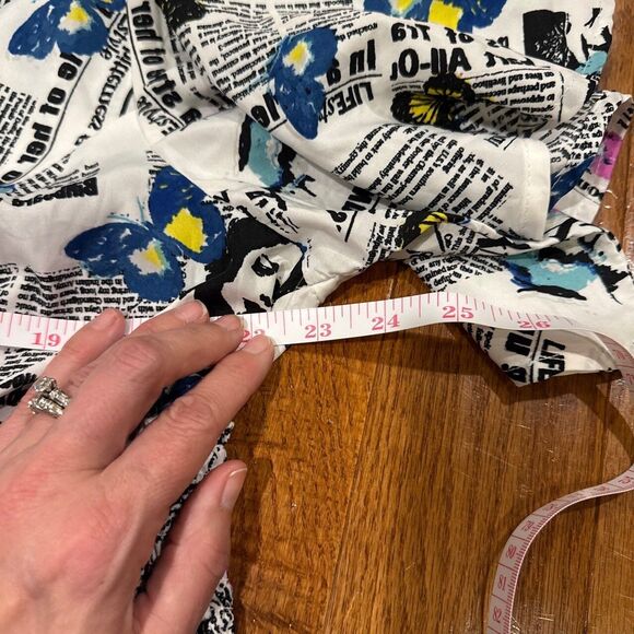 Live 4 Truth Newspaper Butterfly Peplum Blouse Short Sleeves 2X - Picture 5 of 6